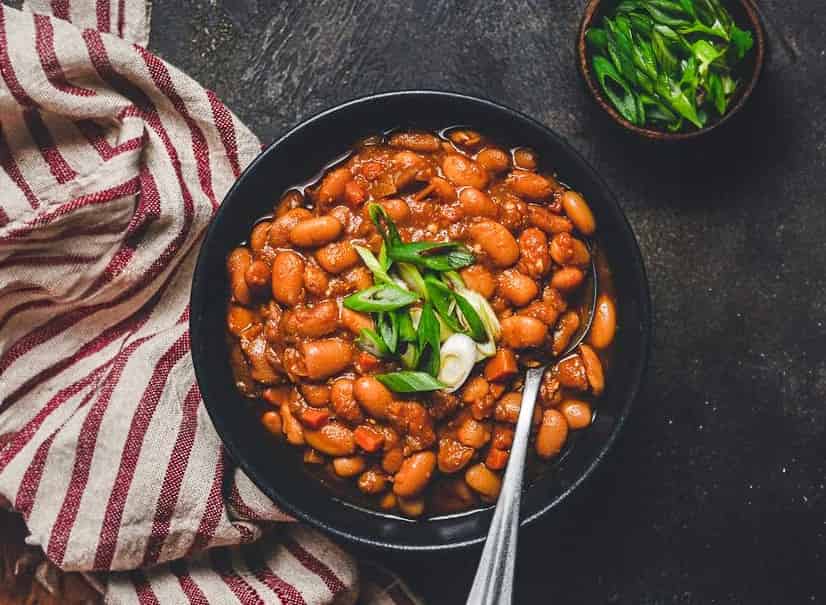 کنسرو لوبیا با سس گوجه تهیه شده از مواد اولیه مرغوب